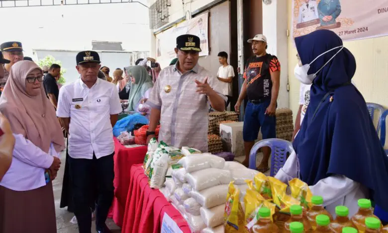 Gerakan Pangan Murah Kembali Digelar di Bone, Bulog Siapkan 20 Ton Beras Gerakan Pangan Murah Kembali Digelar di Bone, Bulog Siapkan 20 Ton Beras