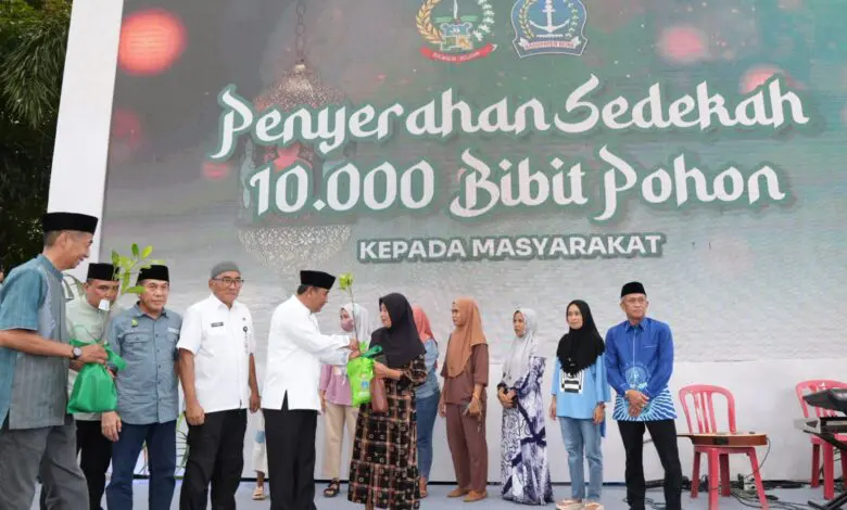 Cetak Sejarah, Pj Gubernur Bahtiar Inisiasi Gerakan Sedekah Pohon dari Sulsel untuk Indonesia Cetak Sejarah, Pj Gubernur Bahtiar Inisiasi Gerakan Sedekah Pohon dari Sulsel untuk Indonesia