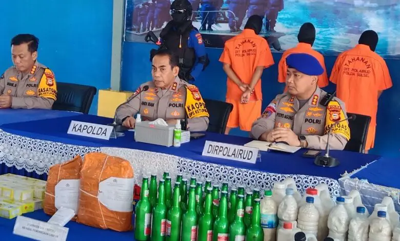 Empat Pelaku Illegal Fishing Ditangkap Ditpolairud Polda Sulsel Empat Pelaku Illegal Fishing Ditangkap Ditpolairud Polda Sulsel
