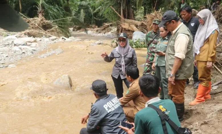Banjir Kembali Landa Luwu, Pj Gubernur Bahtiar Prihatin Kondisi Lingkungan di Sulsel Banjir Kembali Landa Luwu, Pj Gubernur Bahtiar Prihatin Kondisi Lingkungan di Sulsel