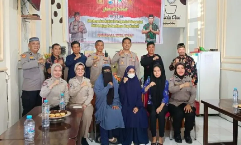 Polda Sulsel Tampung Aspirasi dan Keluhan Warga Gowa dalam Program Jumat Curhat Polda Sulsel Tampung Aspirasi dan Keluhan Warga Gowa dalam Program Jumat Curhat