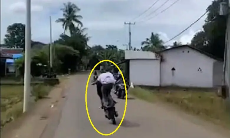 Polisi Masih Memburu Pemotor yang Lakukan Aksi Berbahaya Freestyle di Jalan Moncongloe Maros Polisi Masih Memburu Pemotor yang Lakukan Aksi Berbahaya Freestyle di Jalan Moncongloe Maros