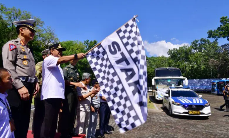 Lepas Mudik Gratis, Pj Gubernur Bahtiar Bagikan Paket Sembako Lepas Mudik Gratis, Pj Gubernur Bahtiar Bagikan Paket Sembako