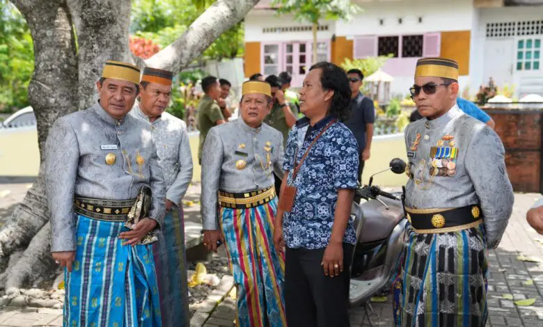 Hormati Leluhur, Pj Gubernur dan Kapolda Sulsel Ziarah ke Makam Raja-Raja Soppeng Hormati Leluhur, Pj Gubernur dan Kapolda Sulsel Ziarah ke Makam Raja-Raja Soppeng