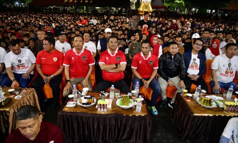 Pj Gubernur Bahtiar dan Ribuan Warga Parepare Nobar Indonesia-Uzbekistan Pj Gubernur Bahtiar dan Ribuan Warga Parepare Nobar Indonesia-Uzbekistan