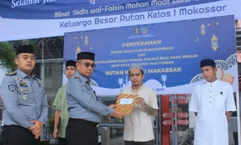 Kemenkumham Berikan Remisi Lebaran 5.931 Napi di Sulsel, 14 di Antaranya Langsung Bebas Kemenkumham Berikan Remisi Lebaran 5.931 Napi di Sulsel, 14 di Antaranya Langsung Bebas