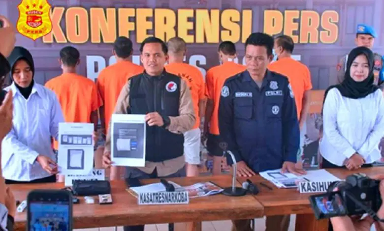 71 Pelaku Penyalahgunaan Narkoba dalam 2 Bulan Berhasil Ditangkap Polres Bone, Bersamaan dengan Penyitaan 131,89 Gram Sabu 71 Pelaku Penyalahgunaan Narkoba dalam 2 Bulan Berhasil Ditangkap Polres Bone, Bersamaan dengan Penyitaan 131,89 Gram Sabu