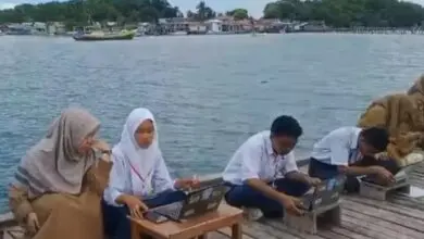 Siswa SMPN 31 Pulau Sembilan Laksanakan Ujian di Dermaga Viral, Ini Kata Pihak Sekolah (Foto: X (Twitter)