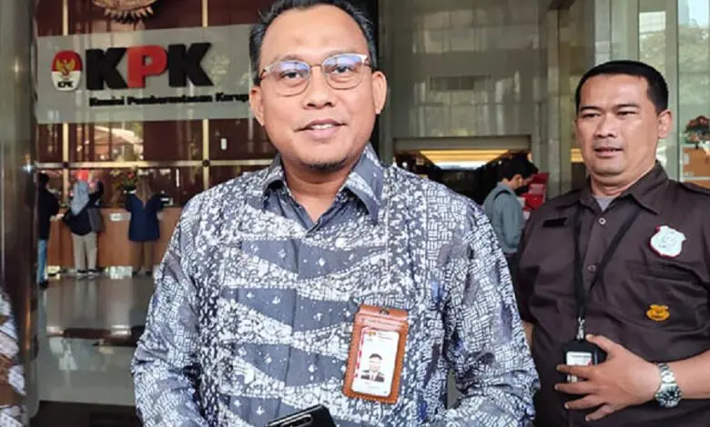 KPK Menggeledah Rumah Terdakwa Kasus Korupsi Kementan Muhammad Hatta di Parepare KPK Menggeledah Rumah Terdakwa Kasus Korupsi Kementan Muhammad Hatta di Parepare