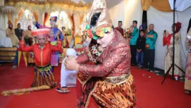 Atraksi Maghiri Bissu dari Sulsel, Unjuk Kebolehan di Gelaran Festival Budaya Bugis 2024 (Foto: Dok. Istimewa)