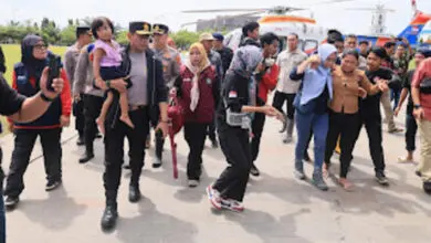 Saat Salurkan Bantuan Via Udara Di Luwu, Kapolda Sulsel Berhasil Evakuasi Ibu Hamil 9 Bulan (Foto: Pemprov Sulsel)