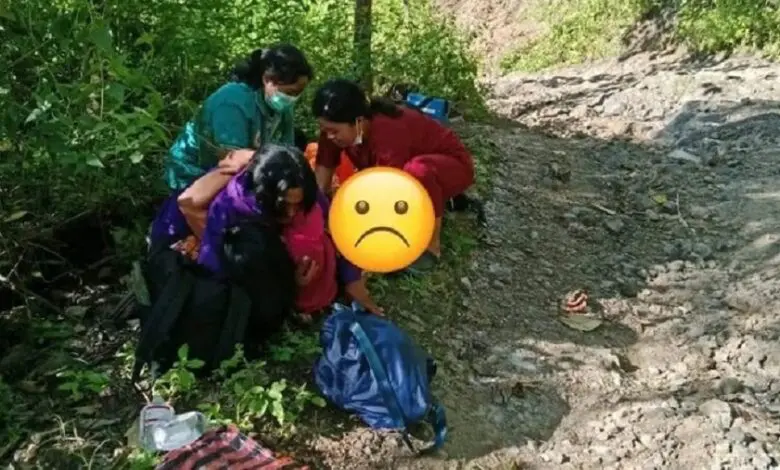 Viral di Media Sosial, Seorang Wanita di Tana Toraja Melahirkan di Jalan saat Dibonceng Motor Viral di Media Sosial, Seorang Wanita di Tana Toraja Melahirkan di Jalan saat Dibonceng Motor