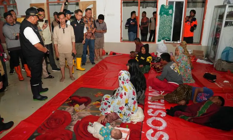 Banjir Luwu, Pj Gubernur Pastikan Evakuasi dan Distribusi Bantuan di Wilayah Terisolir Banjir Luwu, Pj Gubernur Pastikan Evakuasi dan Distribusi Bantuan di Wilayah Terisolir