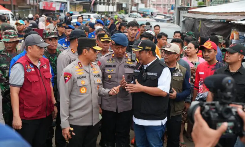 3.000 Warga Luwu Terisolasi Akibat Banjir, Pemprov Sulsel Kirim Bantuan dengan Helikopter 3.000 Warga Luwu Terisolasi Akibat Banjir, Pemprov Sulsel Kirim Bantuan dengan Helikopter