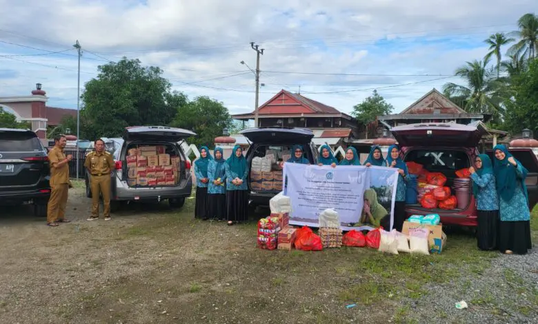 Bantuan TP PKK Sulsel Sudah Sampai ke Korban Banjir dan Longsor Bantuan TP PKK Sulsel Sudah Sampai ke Korban Banjir dan Longsor