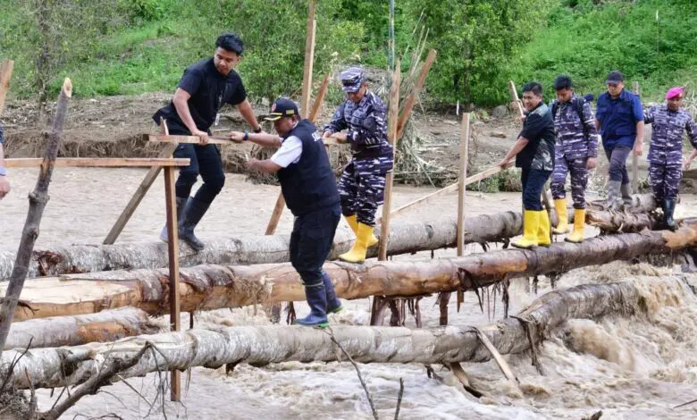 Tembus Titik Longsor, Pj Gubernur Bahtiar Pastikan Ketersediaan Bahan Pangan Bagi Korban Bencana Tembus Titik Longsor, Pj Gubernur Bahtiar Pastikan Ketersediaan Bahan Pangan Bagi Korban Bencana
