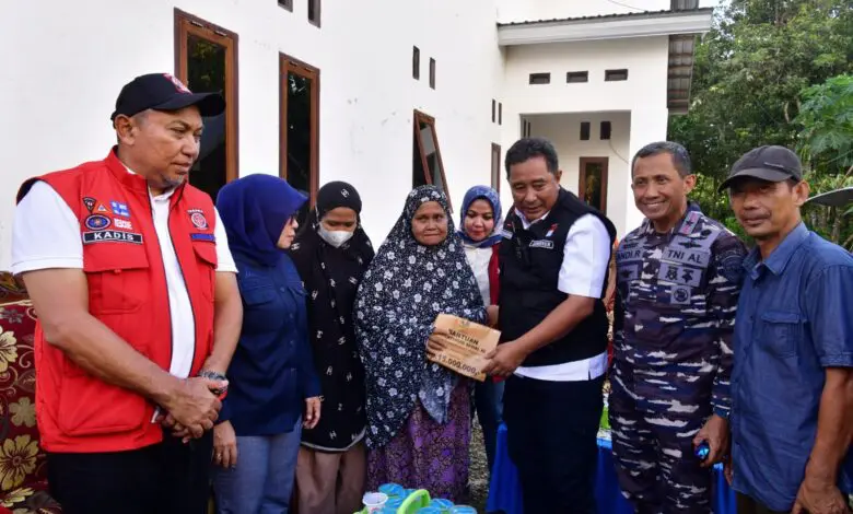 Sudah 150 Ton Beras Tersalur untuk Korban Banjir dan Longsor di Sulsel Sudah 150 Ton Beras Tersalur untuk Korban Banjir dan Longsor di Sulsel