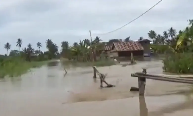 Becana Banjir Melanda Luwu Utara, 24 Desa Terendam, Ketinggian Air Mencapai 1 Meter Lebih Becana Banjir Melanda Luwu Utara, 24 Desa Terendam, Ketinggian Air Mencapai 1 Meter Lebih
