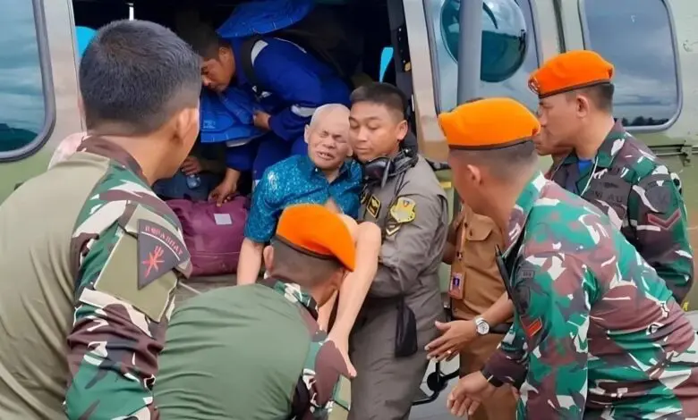 36 Korban Bencana Banjir di Sulsel, Dievakuasi dengan Menggunakan Helikopter TNI AU 36 Korban Bencana Banjir di Sulsel, Dievakuasi dengan Menggunakan Helikopter TNI AU