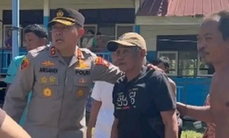 Kapolda dan Kapolres Luwu, Angkat Bantuan hingga Evakuasi Warga dari Desa Terisolir Kapolda dan Kapolres Luwu, Angkat Bantuan hingga Evakuasi Warga dari Desa Terisolir
