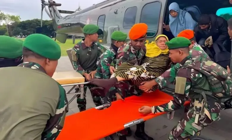 TNI AU Kembali Berhasil Mengevakuasi Korban Bencana Banjir di Luwu TNI AU Kembali Berhasil Mengevakuasi Korban Bencana Banjir di Luwu