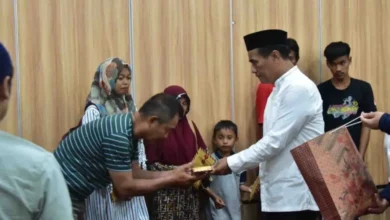 Menteri Pertanian Memberi Bantuan dan Santunan Pada Anak Yatim dan Korban Banjir Sulsel (Foto: Humas Kementan)