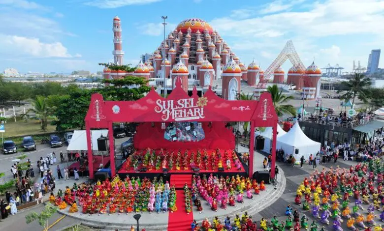 Libatkan Puluhan Ribu Orang, Tari Paddupa dan Baju Bodo Kantongi Rekor MURI Libatkan Puluhan Ribu Orang, Tari Paddupa dan Baju Bodo Kantongi Rekor MURI