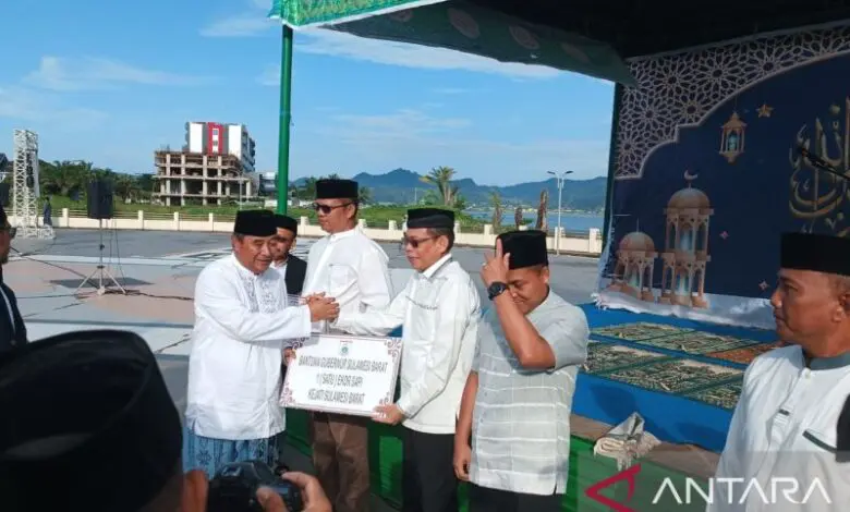 Pj Gubernur Bahtiar Salat Idul Adha di Anjungan Pantai Manakarra, Mamuju Pj Gubernur Bahtiar Salat Idul Adha di Anjungan Pantai Manakarra, Mamuju