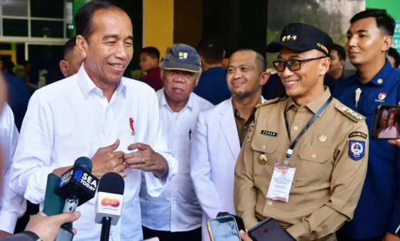 Kunjungi RSUD Sinjai, Jokowi: Bersih, Penataan Baik, Dokter Cukup Kunjungi RSUD Sinjai, Jokowi: Bersih, Penataan Baik, Dokter Cukup