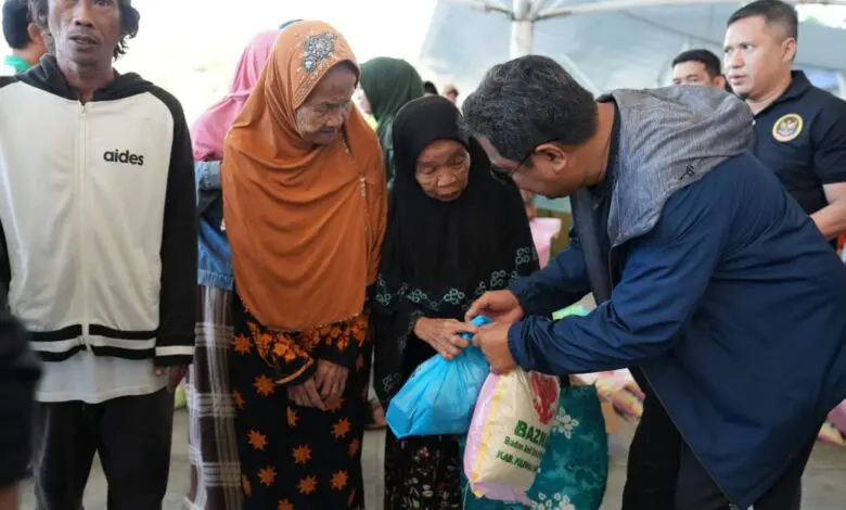 Baznas dan Pj Gubernur Bahtiar Bagikan Bantuan ke Panti Jompo dan Lansia di Polman Baznas dan Pj Gubernur Bahtiar Bagikan Bantuan ke Panti Jompo dan Lansia di Polman