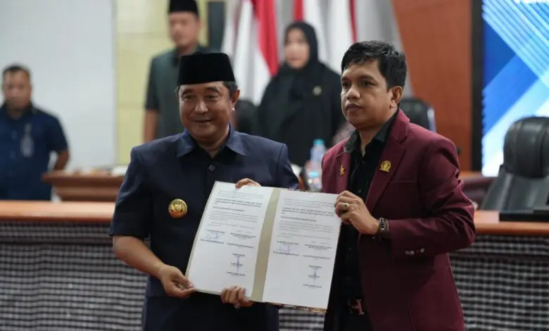 DPRD dan Pemprov Sahkan Road Map Pembangunan Sulbar 20 Tahun ke Depan DPRD dan Pemprov Sahkan Road Map Pembangunan Sulbar 20 Tahun ke Depan