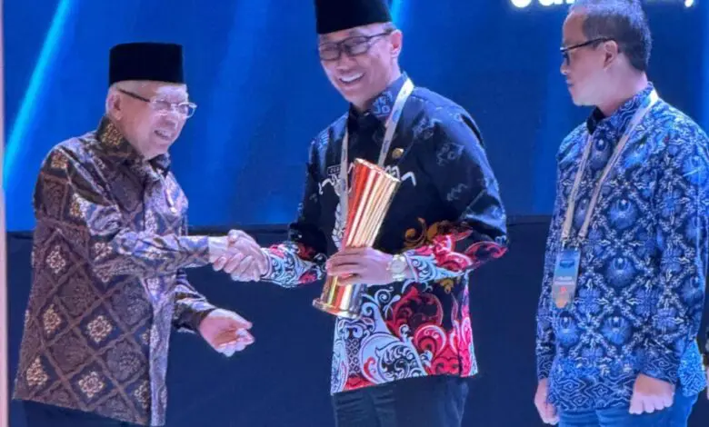 Sulsel Raih Dua Penghargaan Naker Award Tahun 2024 Sulsel Raih Dua Penghargaan Naker Award Tahun 2024