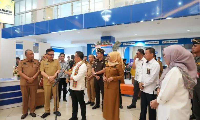 Sekda Sulsel Dampingi Menpan RB Kunjungi Kota Makassar dan Maros Sekda Sulsel Dampingi Menpan RB Kunjungi Kota Makassar dan Maros