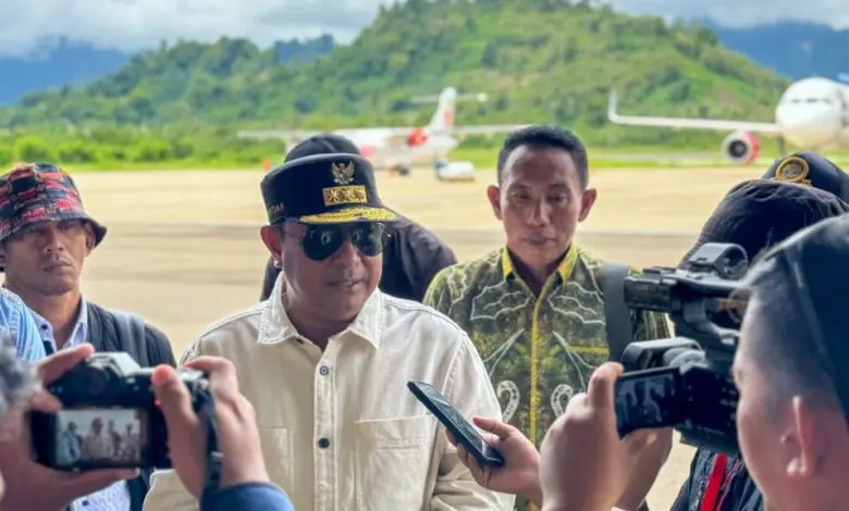 Pj Gubernur Bahtiar Undang Maskapai Lain Layani Penebangan ke Mamuju Pj Gubernur Bahtiar Undang Maskapai Lain Layani Penebangan ke Mamuju