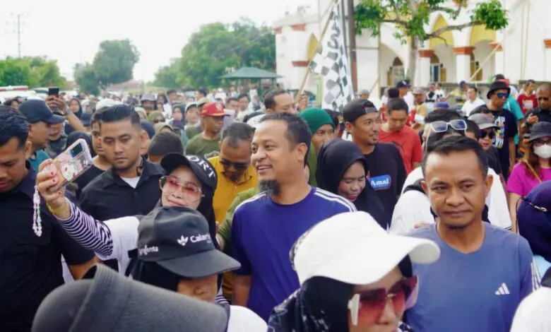 Warga Bone Antusias Ikuti Jalan Sehat Anti Mager Bareng Andi Sudirman di Bone Sulsel Warga Bone Antusias Ikuti Jalan Sehat Anti Mager Bareng Andi Sudirman di Bone Sulsel