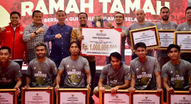 Saat Jabat Gubernur Sulsel, Andi Sudirman Beri Bonus Rp1,75 Miliar ke PSM Makassar Saat Jabat Gubernur Sulsel, Andi Sudirman Beri Bonus Rp1,75 Miliar ke PSM Makassar