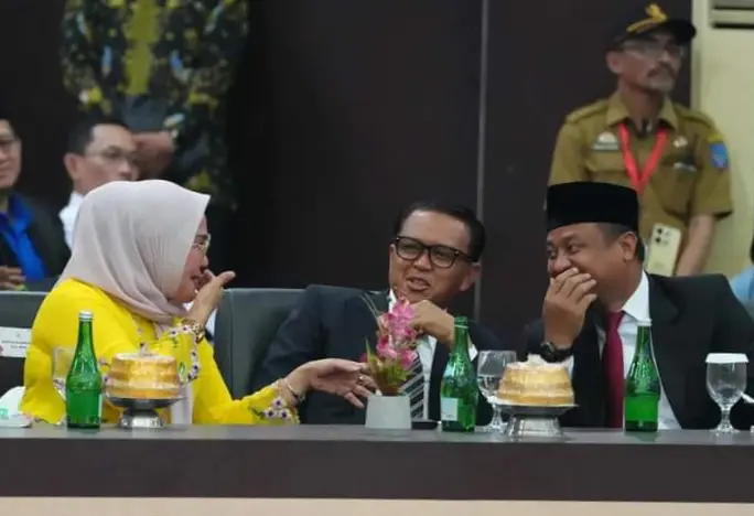 Duduk Berdampingan dengan NA, Ini Pesan Andi Sudirman di Pelantikan Anggota DPRD Sulsel Duduk Berdampingan dengan NA, Ini Pesan Andi Sudirman di Pelantikan Anggota DPRD Sulsel