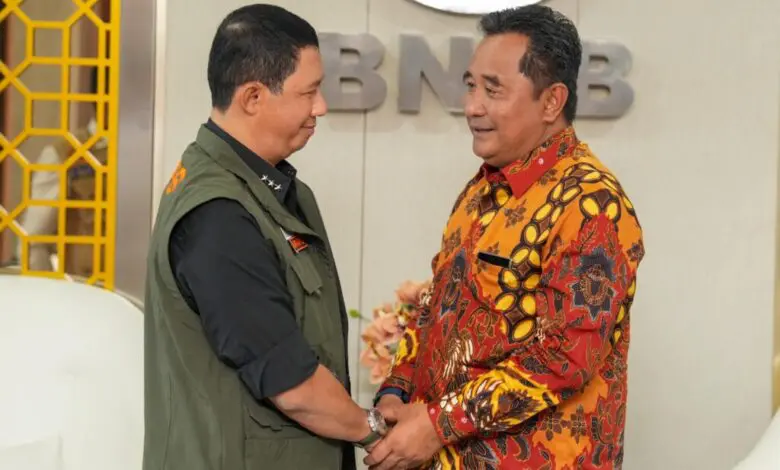 Pastikan Bantuan Bencana Cair, Pj Gubernur Bahtiar Ajak Bupati Majene dan Mamuju Temui Kepala BNPB Pastikan Bantuan Bencana Cair, Pj Gubernur Bahtiar Ajak Bupati Majene dan Mamuju Temui Kepala BNPB