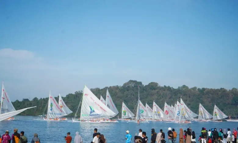 Sulbar Beri Beasiswa untuk Seluruh Anak Passandeq Sulbar Beri Beasiswa untuk Seluruh Anak Passandeq