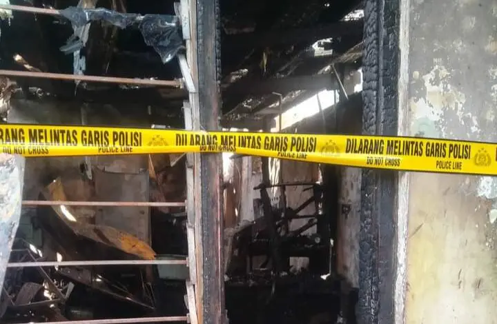 Gegara Cemburu Lihat Istri Selingkuh, Pria di Makassar Bakar Rumah Mertua Gegara Cemburu Lihat Istri Selingkuh, Pria di Makassar Bakar Rumah Mertua