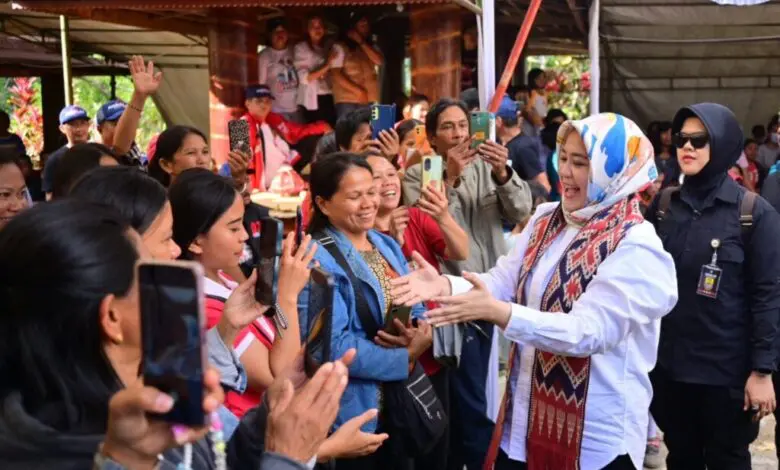 Cawagub Sulsel Fatmawati Rusdi Terima Gelar Kehormatan di Toraja Utara Cawagub Sulsel Fatmawati Rusdi Terima Gelar Kehormatan di Toraja Utara