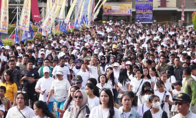 Dihadiri Andi Sudirman-Fatmawati, Gen Z Hingga Milenial Ramaikan Jalan Sehat Anti Mager di Tana Toraja Dihadiri Andi Sudirman-Fatmawati, Gen Z Hingga Milenial Ramaikan Jalan Sehat Anti Mager di Tana Toraja