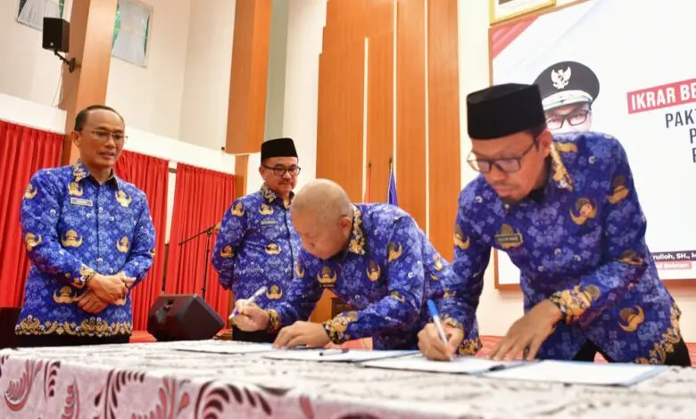 Pj Gubernur Minta ASN Pemprov Ikrar Bersama dan Tanda Tangani Pakta Integritas Netralitas Jelang Pilkada Serentak Pj Gubernur Minta ASN Pemprov Ikrar Bersama dan Tanda Tangani Pakta Integritas Netralitas Jelang Pilkada Serentak