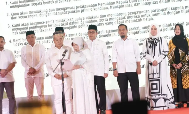 Paslon Andi Sudirman-Fatmawati Turut Hadiri Doa Bersama dan Pernyataan Pilkada Damai Bawaslu Sulsel Paslon Andi Sudirman-Fatmawati Turut Hadiri Doa Bersama dan Pernyataan Pilkada Damai Bawaslu Sulsel
