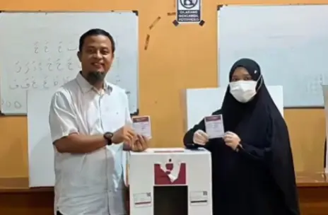 Ditemani Istri, Potret Andi Sudirman Sulaiman Salurkan Hak Pilih di Jakarta Ditemani Istri, Potret Andi Sudirman Sulaiman Salurkan Hak Pilih di Jakarta