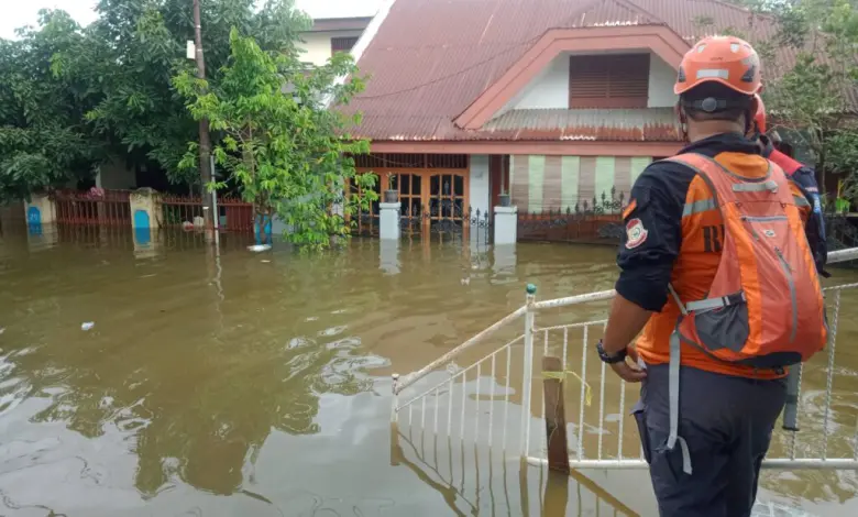 Banjir Perlahan-lahan Surut, Sebagian Warga Makassar Mulai Kembali ke Rumah Banjir Perlahan-lahan Surut, Sebagian Warga Makassar Mulai Kembali ke Rumah