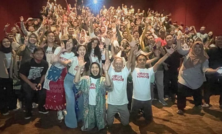 Special Screening Film Cocote Tonggo di Semarang Disambut Meriah, Dua Studio Sold Out dan Pemain Hadir Langsung Kejutkan Penonton Special Screening Film Cocote Tonggo di Semarang Disambut Meriah, Dua Studio Sold Out dan Pemain Hadir Langsung Kejutkan Penonton