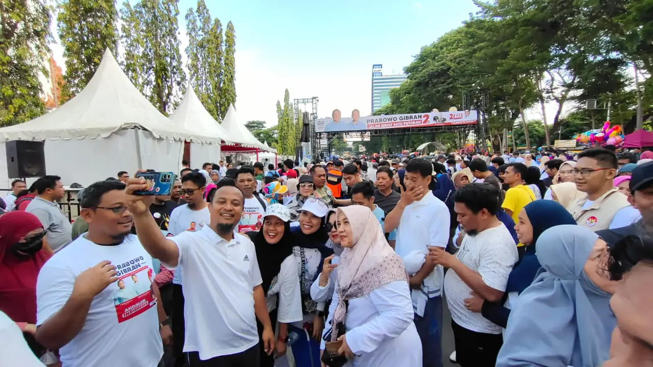 Mantan Gubernur Andi Sudirman Diteriaki ‘Oppoki’ di Jalan Sehat Satu Putaran