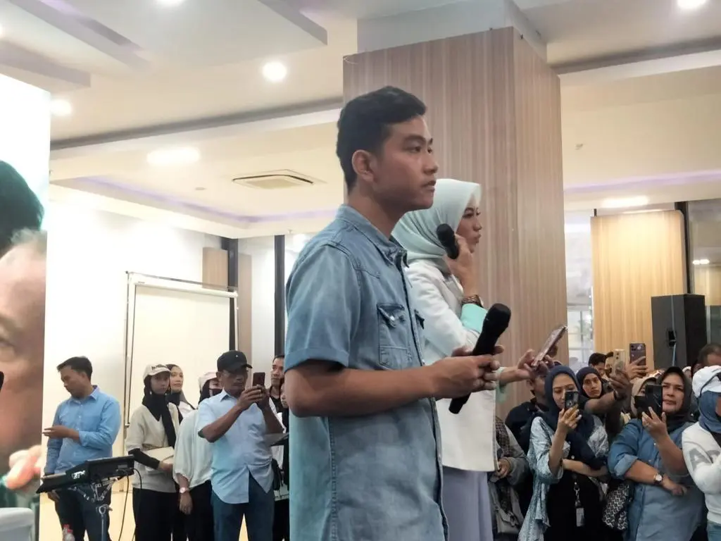 Gibran Disambut Antusias Milenial dan Pelaku UMKM di AAS Building