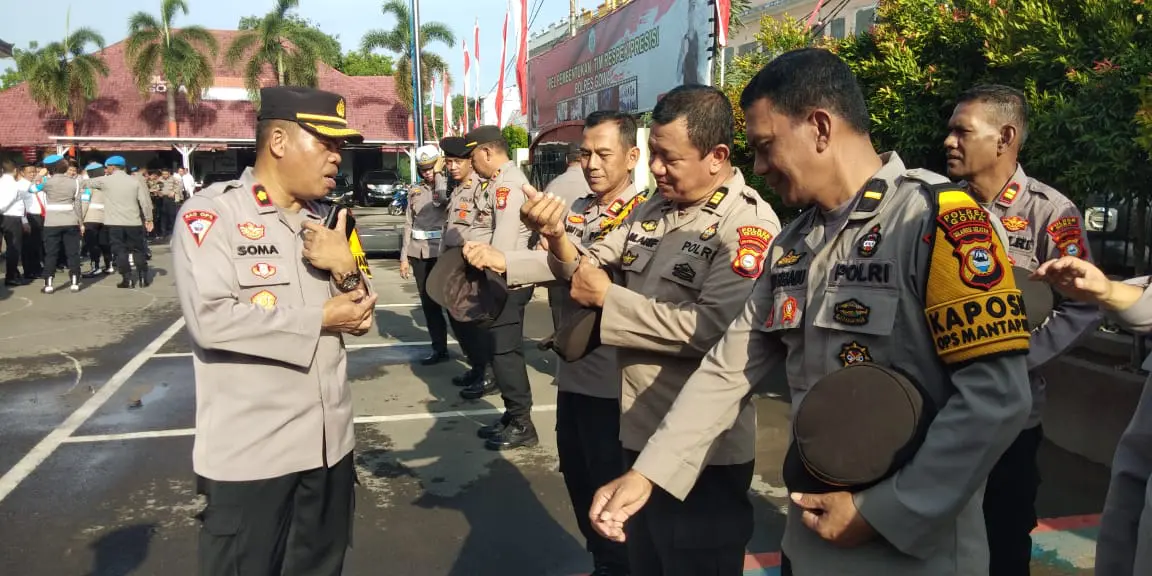 Tak Boleh Hedon, Wakapolres Gowa Periksa Aksesoris Bawahannya